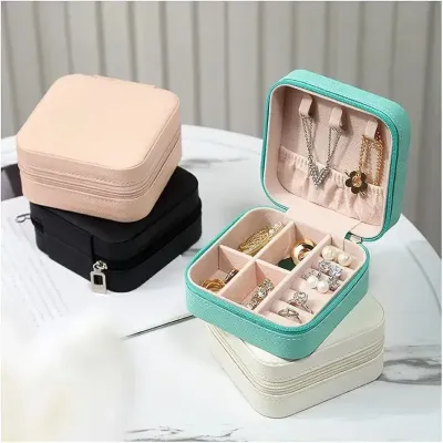Zipper Jewelry Box – shown in use